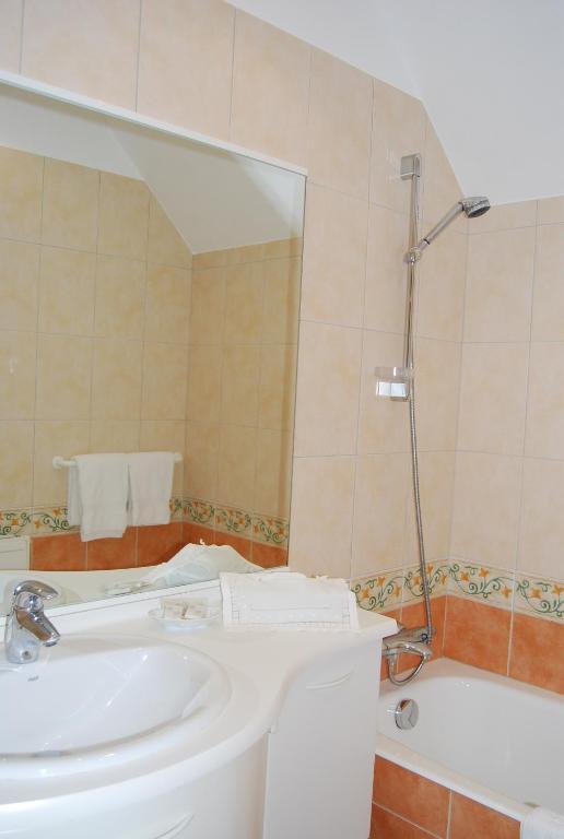 Hostellerie De La Motte Jean Saint-Coulomb Εξωτερικό φωτογραφία