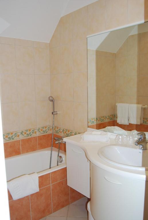 Hostellerie De La Motte Jean Saint-Coulomb Δωμάτιο φωτογραφία