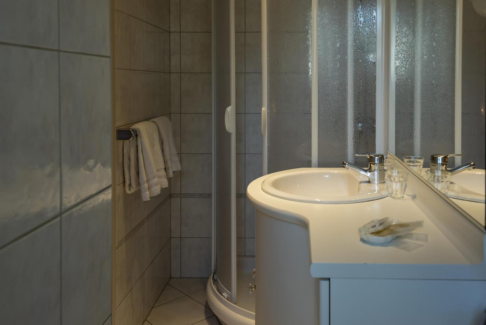 Hostellerie De La Motte Jean Saint-Coulomb Εξωτερικό φωτογραφία