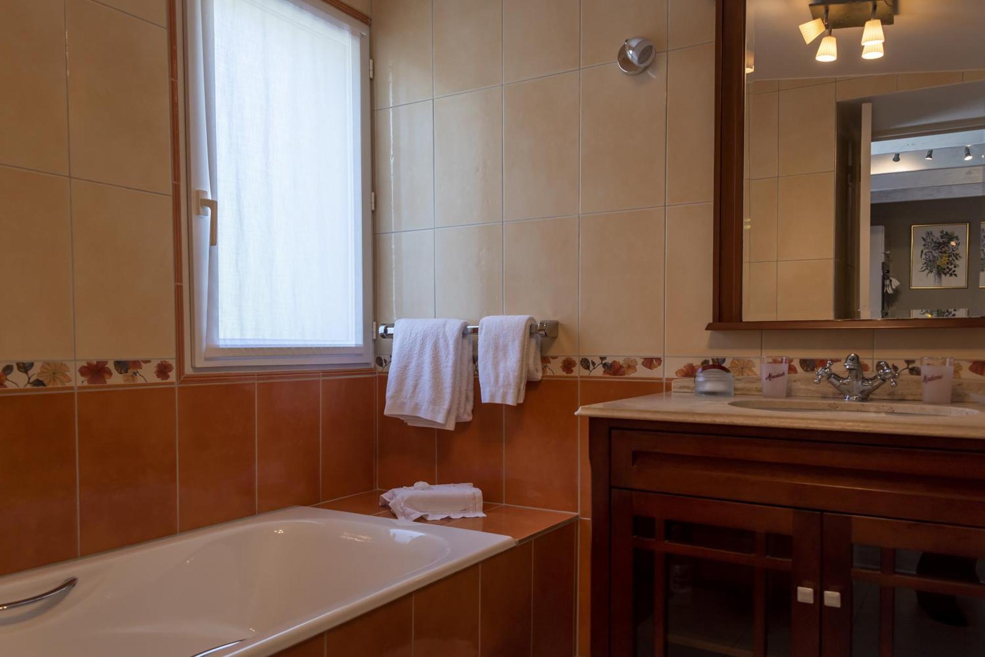 Hostellerie De La Motte Jean Saint-Coulomb Εξωτερικό φωτογραφία